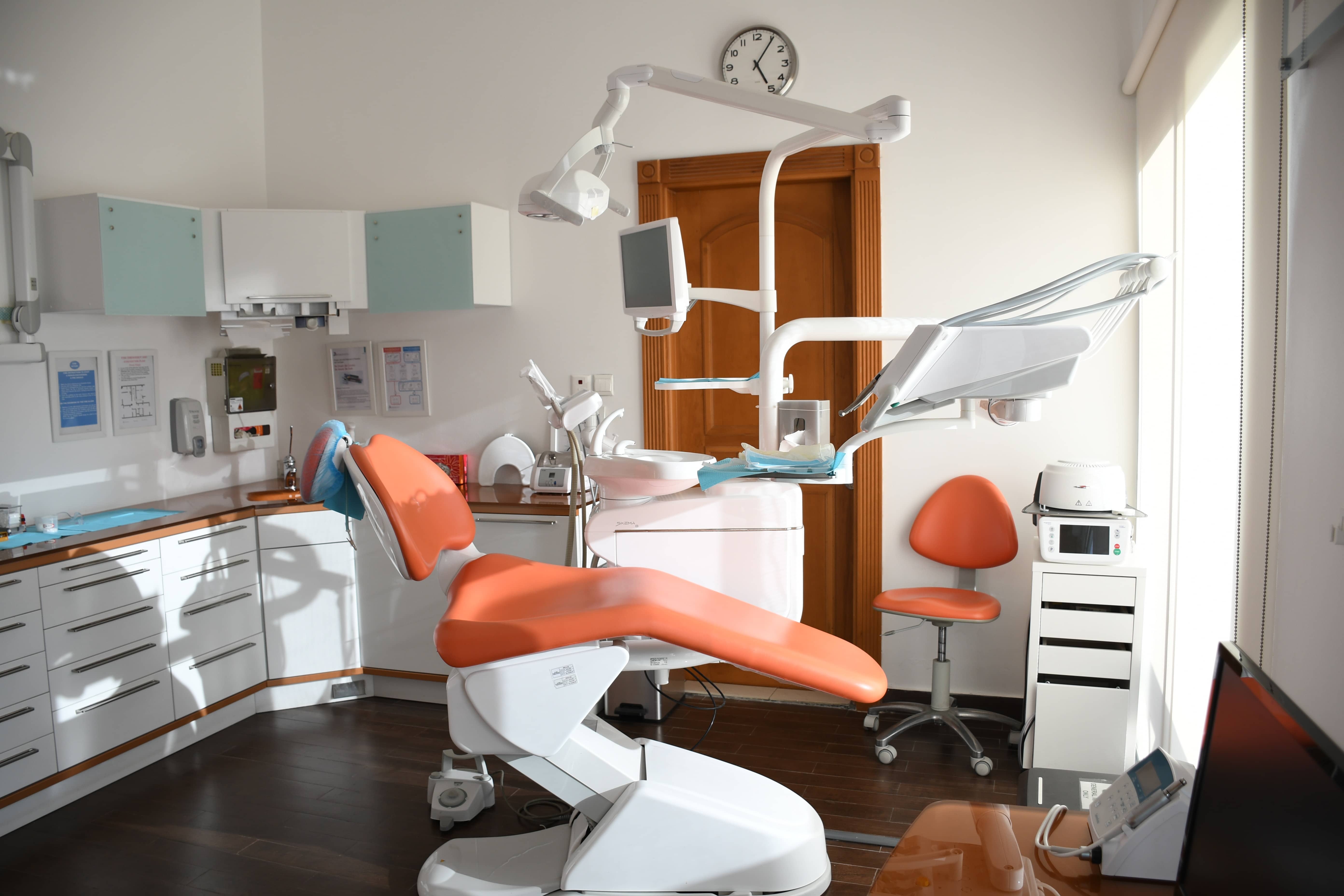 image d'un fauteuil de dentiste